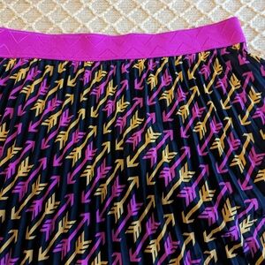 LulaRoe Women's Arrow Skirt L